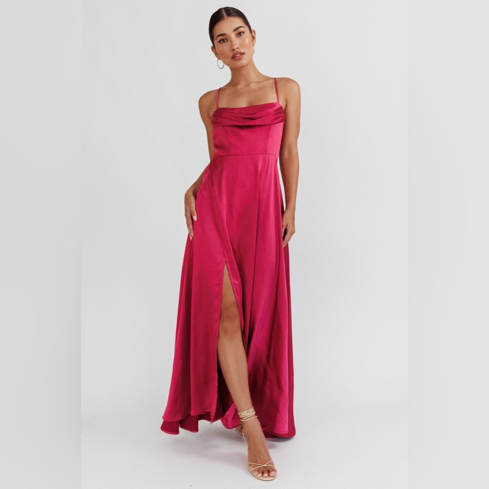 Selfie Leslie Maxi Dress Gathered Bust
Split Maxi Dress Wine Size L